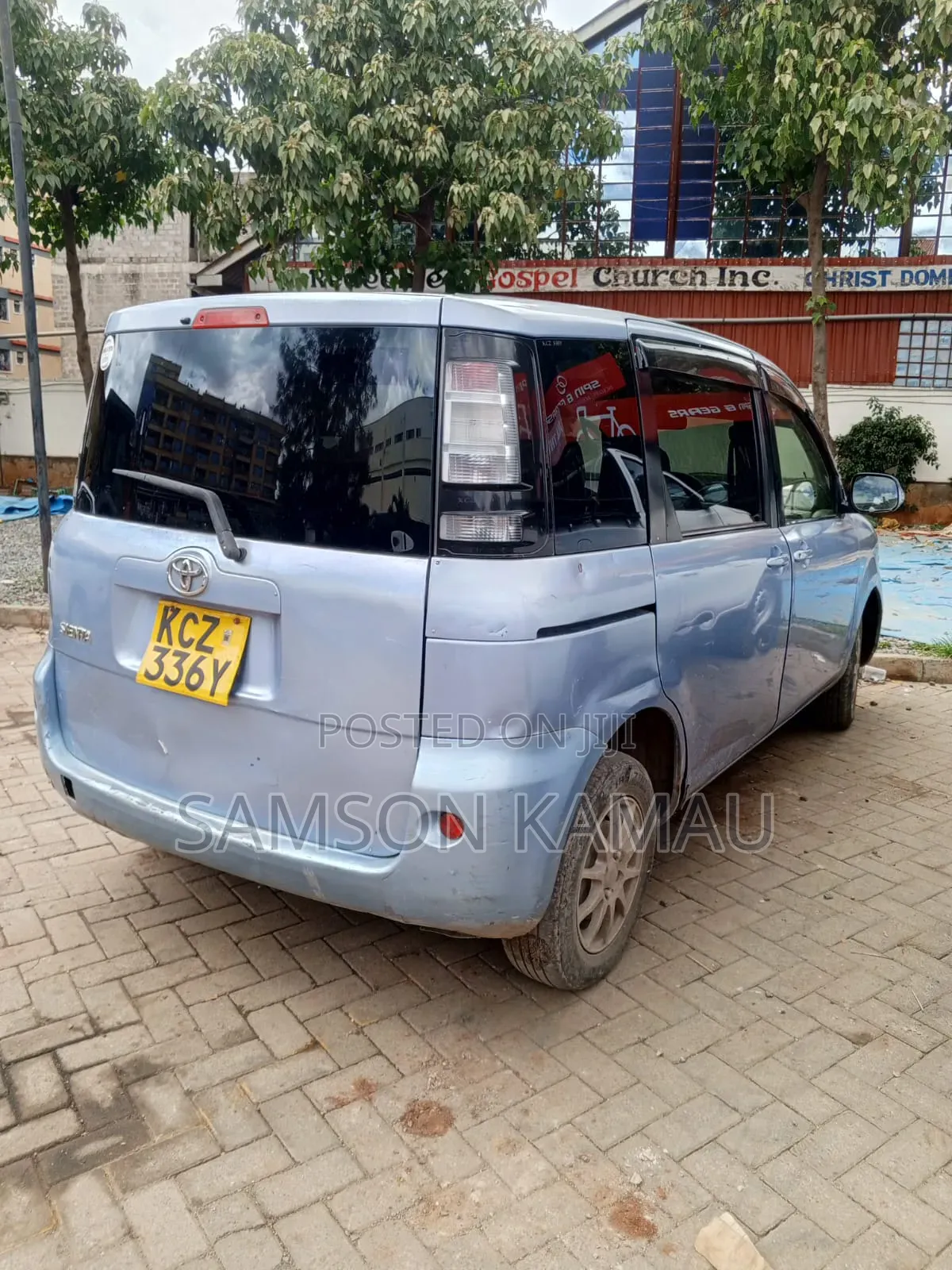 Toyota Sienta 2012 Blue