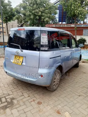 Toyota Sienta 2012 Blue