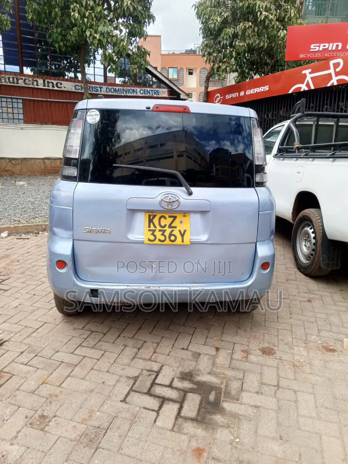 Toyota Sienta 2012 Blue