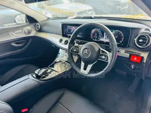 Mercedes-Benz E200 2019 Pearl