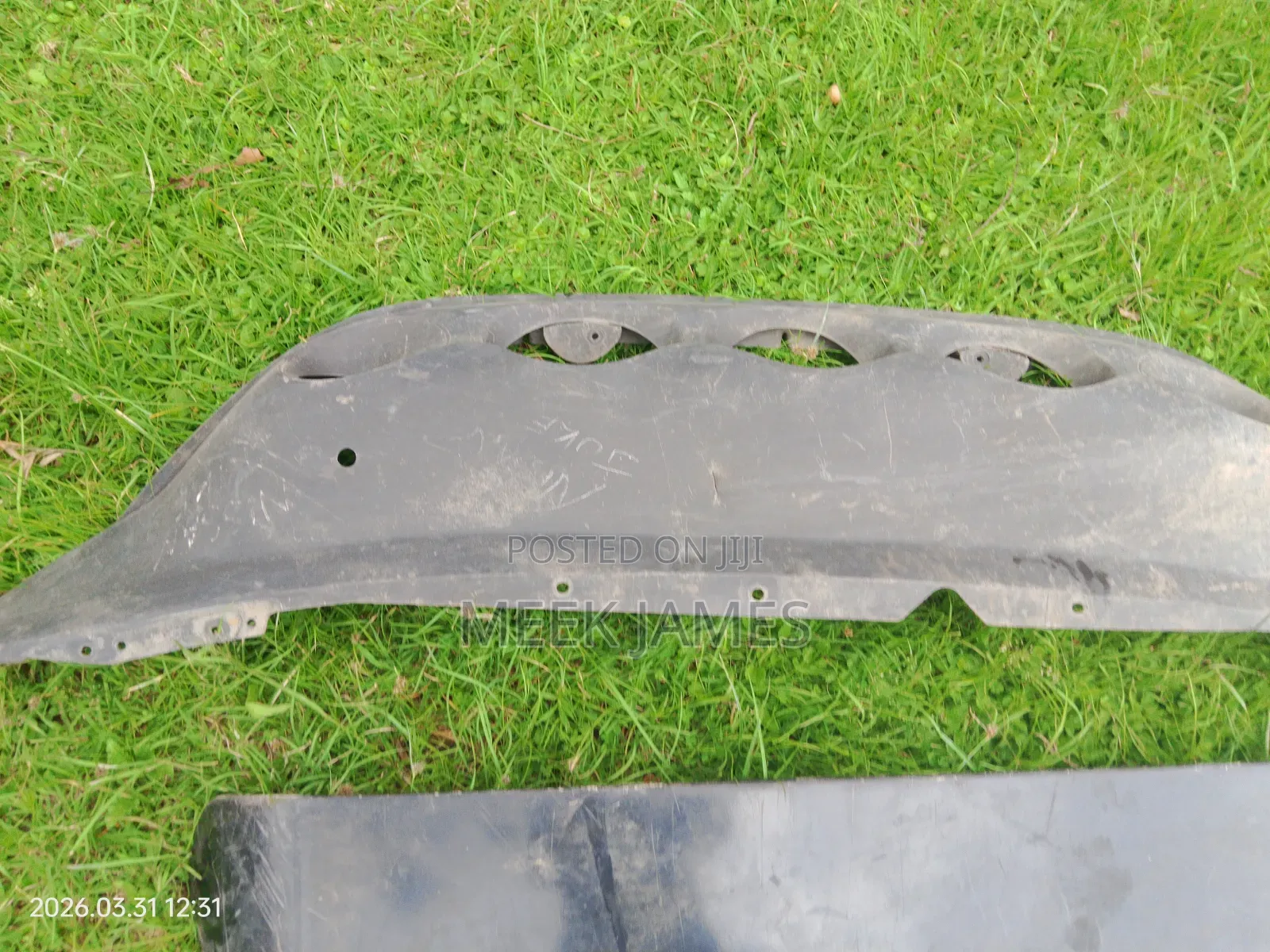 Toyota Harrier (240) Spoiler/Nissan Juke Bumper