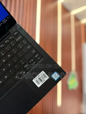 New Laptop Dell XPS 13 9360 8GB Intel Core i5 SSD 256GB
