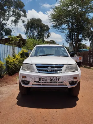 Tata Xenon 2015 White