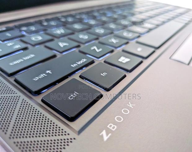 Laptop HP ZBook Firefly G8 8GB Intel Core i5 SSD 512GB - thumbnail 4