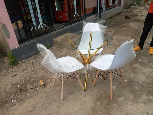 3 Seater Round Table
