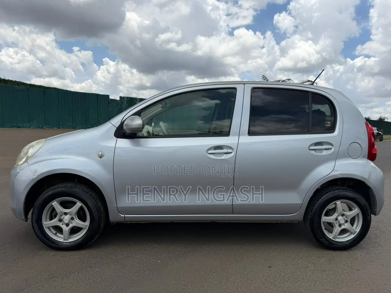Daihatsu Boon 2010 Silver