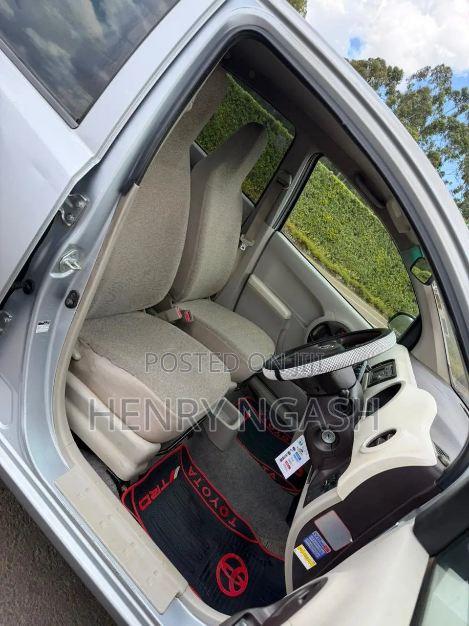 Daihatsu Boon 2010 Silver