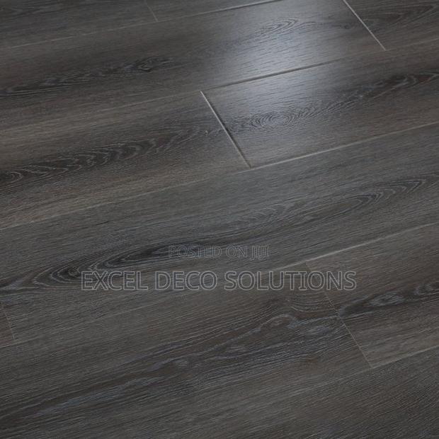 Wood Look Laminate Flooring for Stylish and Durable Floor Finishing