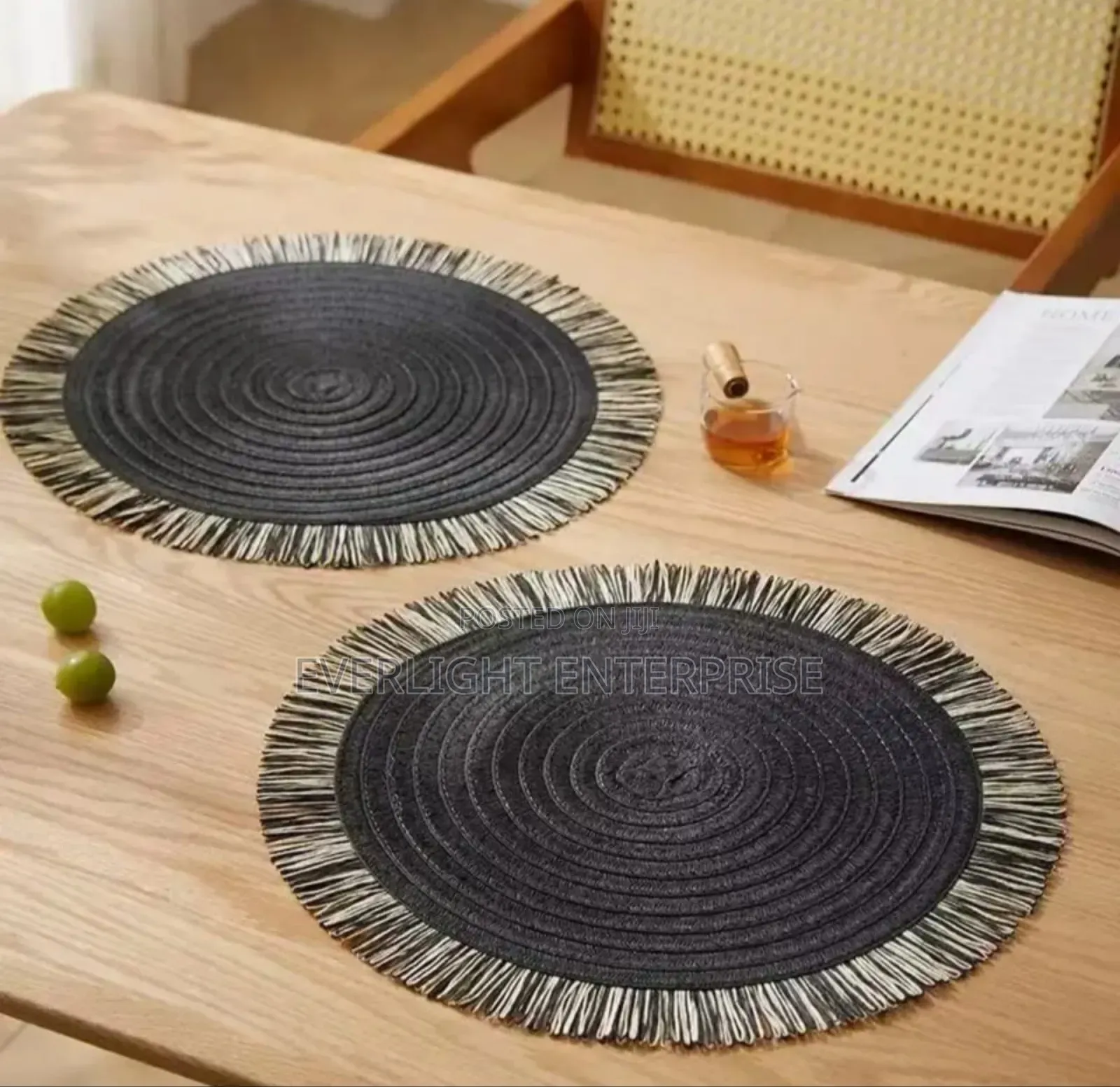Round Elegant Table Mat