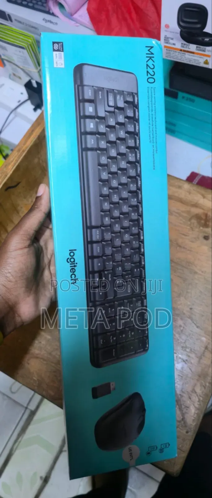 Logitech Mk220 Wireless Keyboard and Mouse Combo