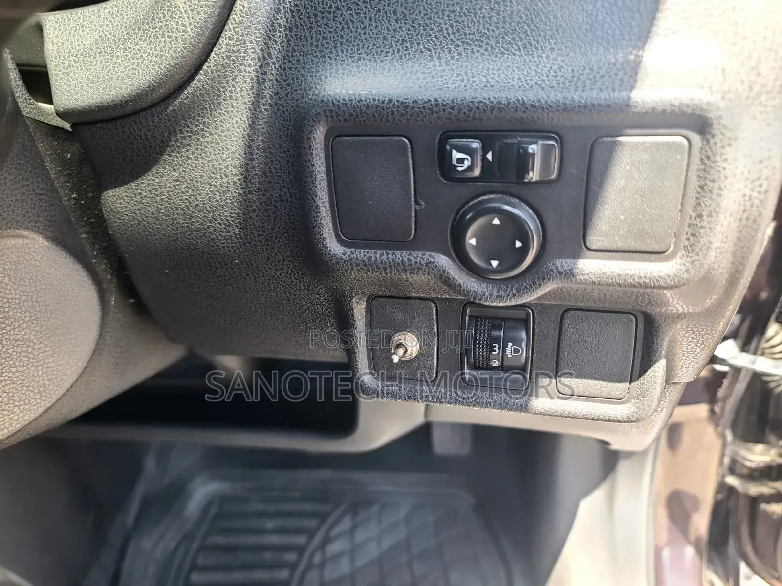 Nissan Note 2014 Maroon