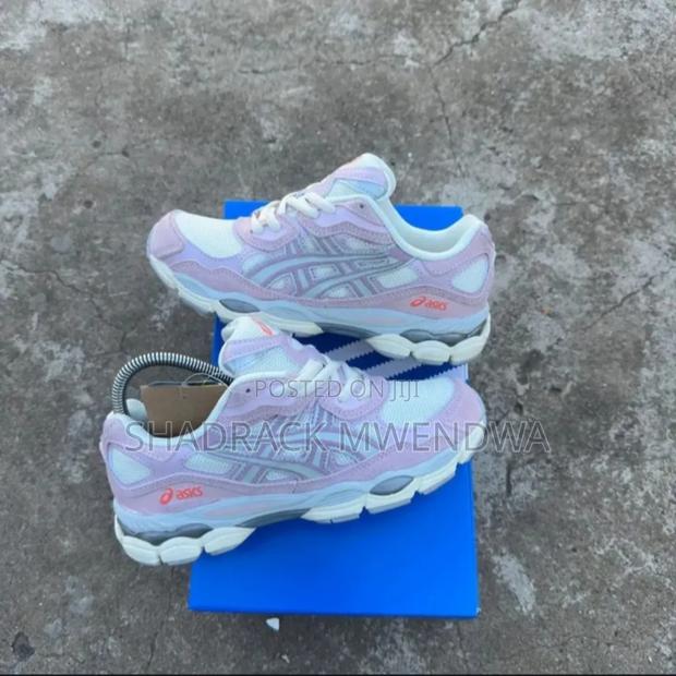 Oasics Shows All Colours