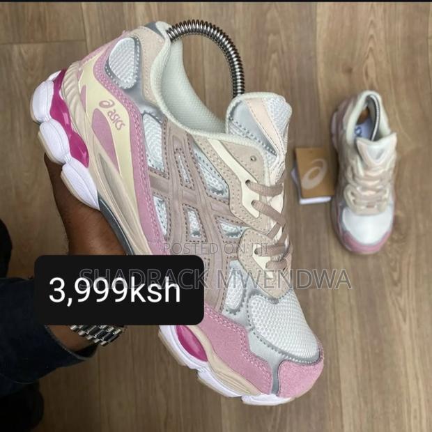 Oasics Shows All Colours - thumbnail 2