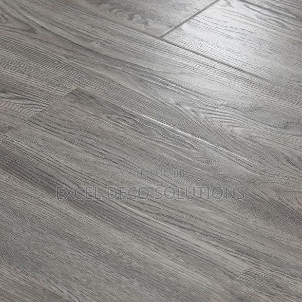 Laminate Flooring for Durable and Modern Indoor Floor Appearance