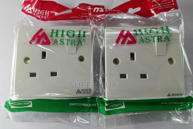 High Astra 13a Switched Single Wall Socket - 1 Gang 3-Pin Outlet