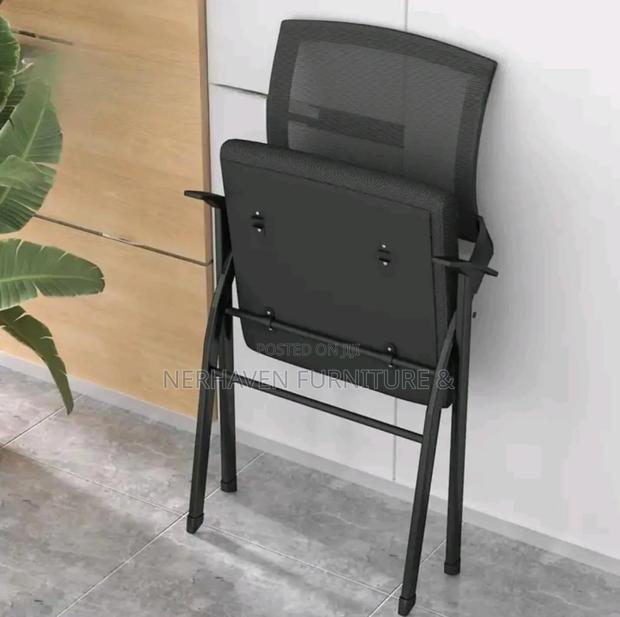 Foldable Training Chair – Comfortable Foldable Work Chair - thumbnail 2