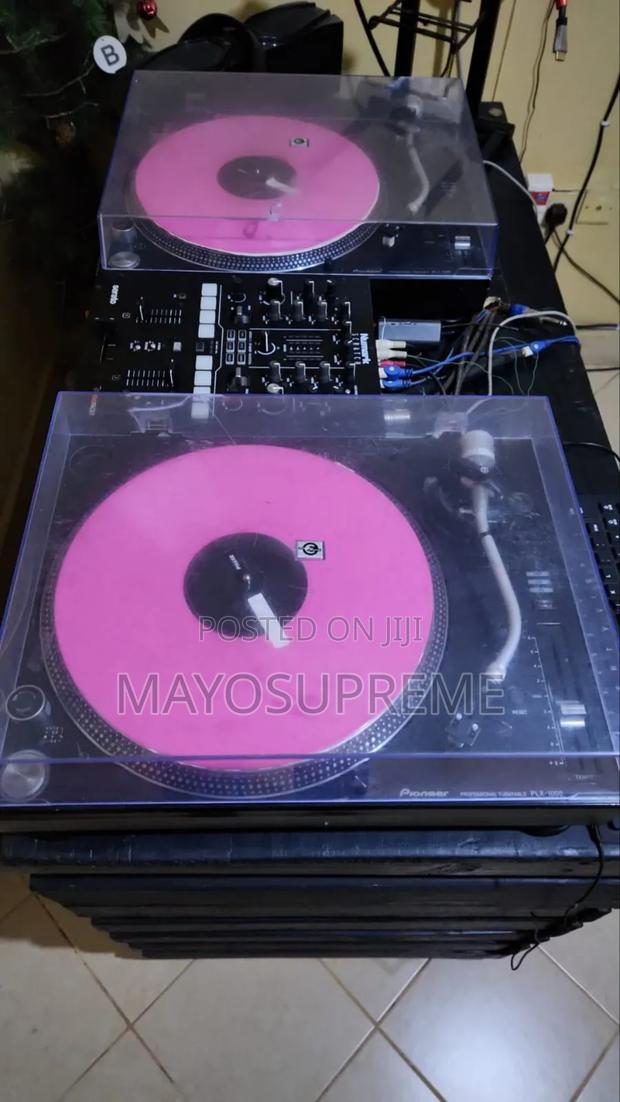 Pioneer Plx1000 and Numark Scratch Mixer - main view