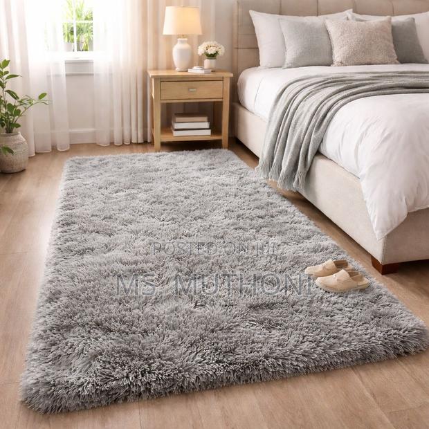 Soft Fluffy Dada Bedside Carpets for Bedside/ Living Room - thumbnail 3