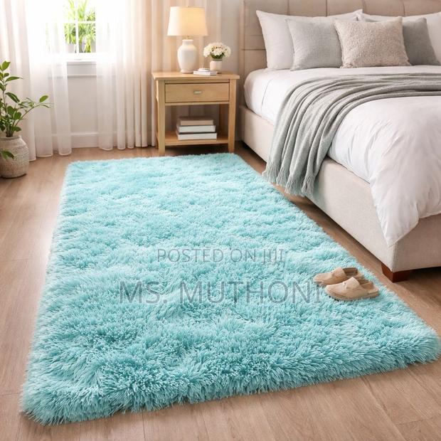 Soft Fluffy Dada Bedside Carpets for Bedside/ Living Room - thumbnail 2