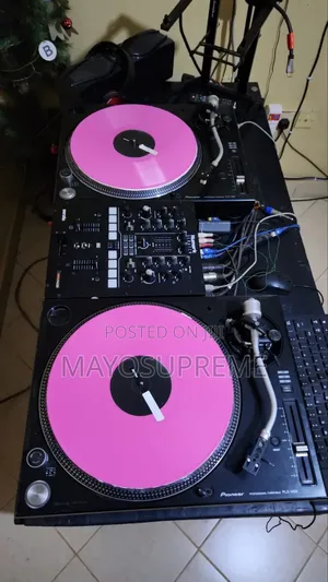 Pioneer Plx1000 and Numark Scratch Mixer
