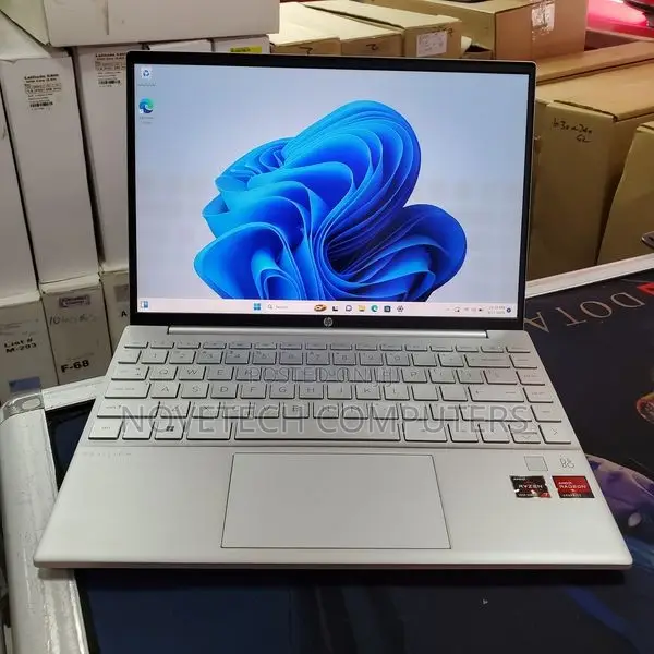 New Laptop HP Pavilion 13 8GB AMD Ryzen 7 SSD 512GB
