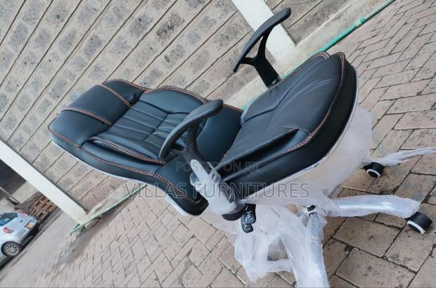 C35 Egornomic Swivel Chair for Home Office Use