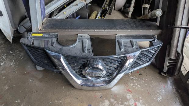 Nissan X-Trail Nt32 Grill