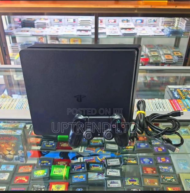Original Playstation 4 Slim Home Used
