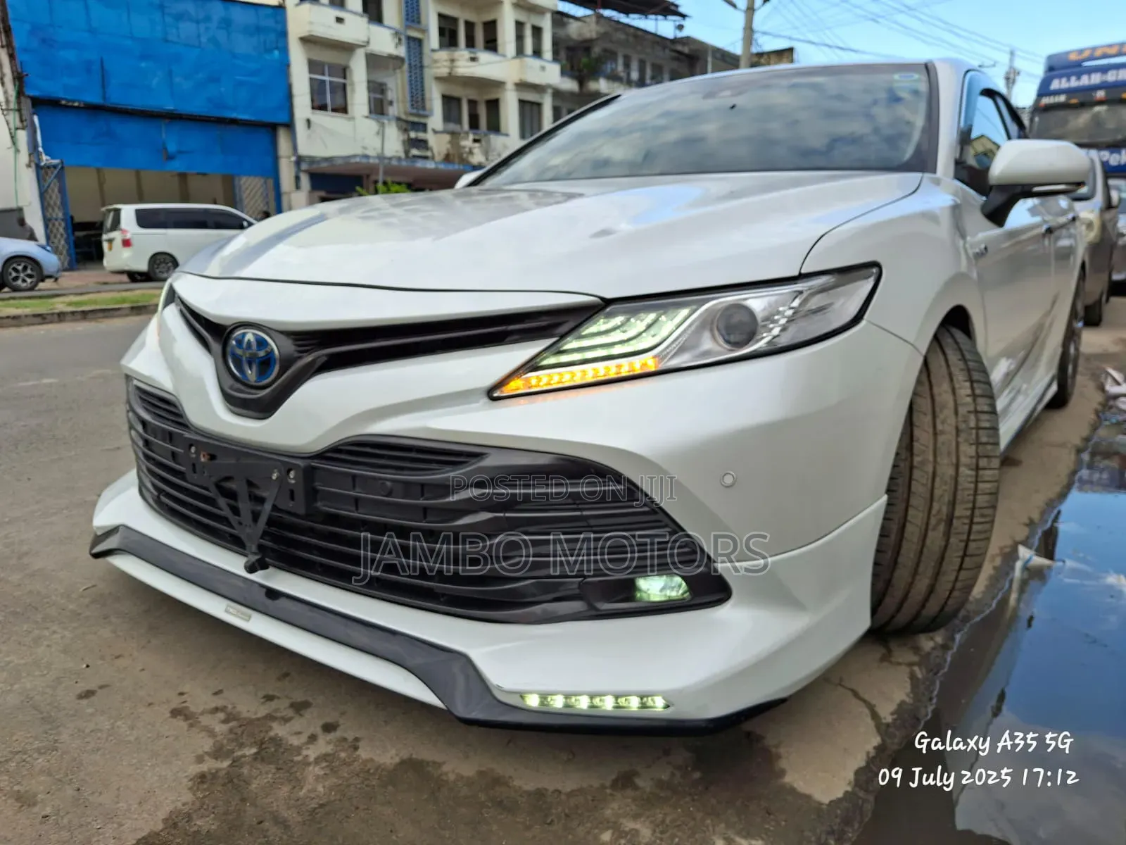 Toyota Camry Hybrid XLE 2023 White