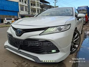 Toyota Camry Hybrid XLE 2023 White