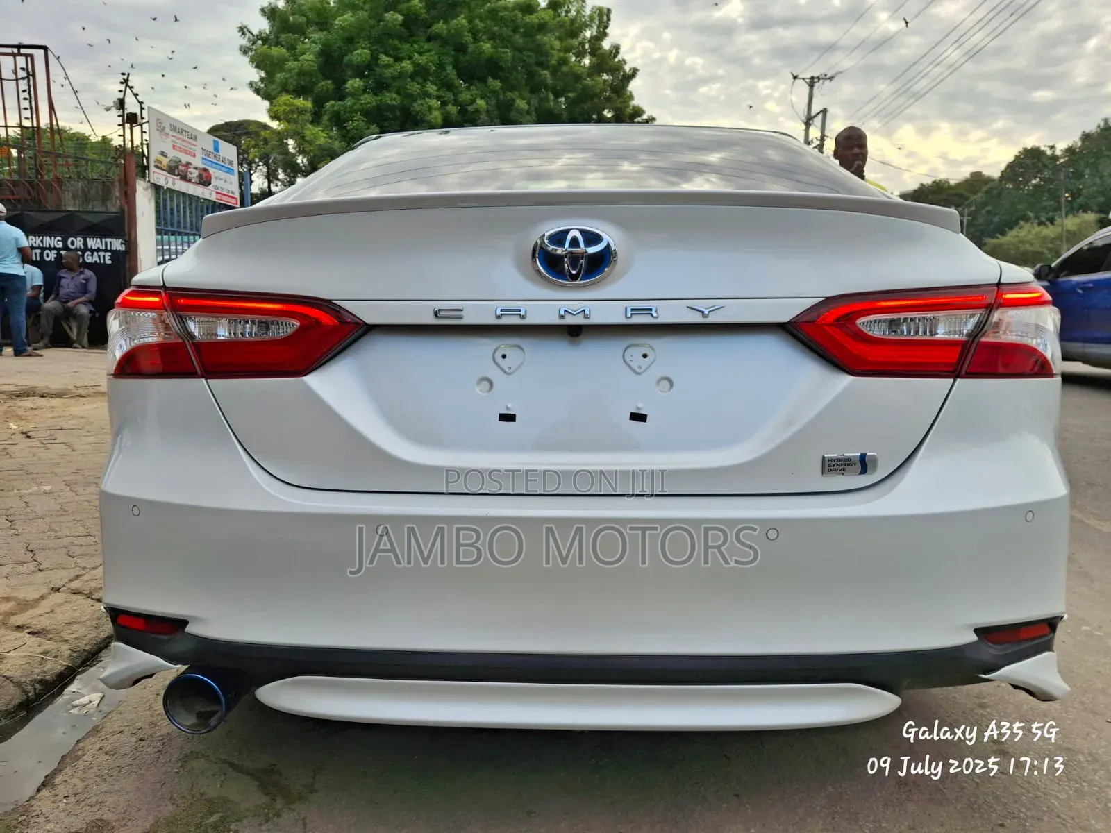 Toyota Camry Hybrid XLE 2023 White