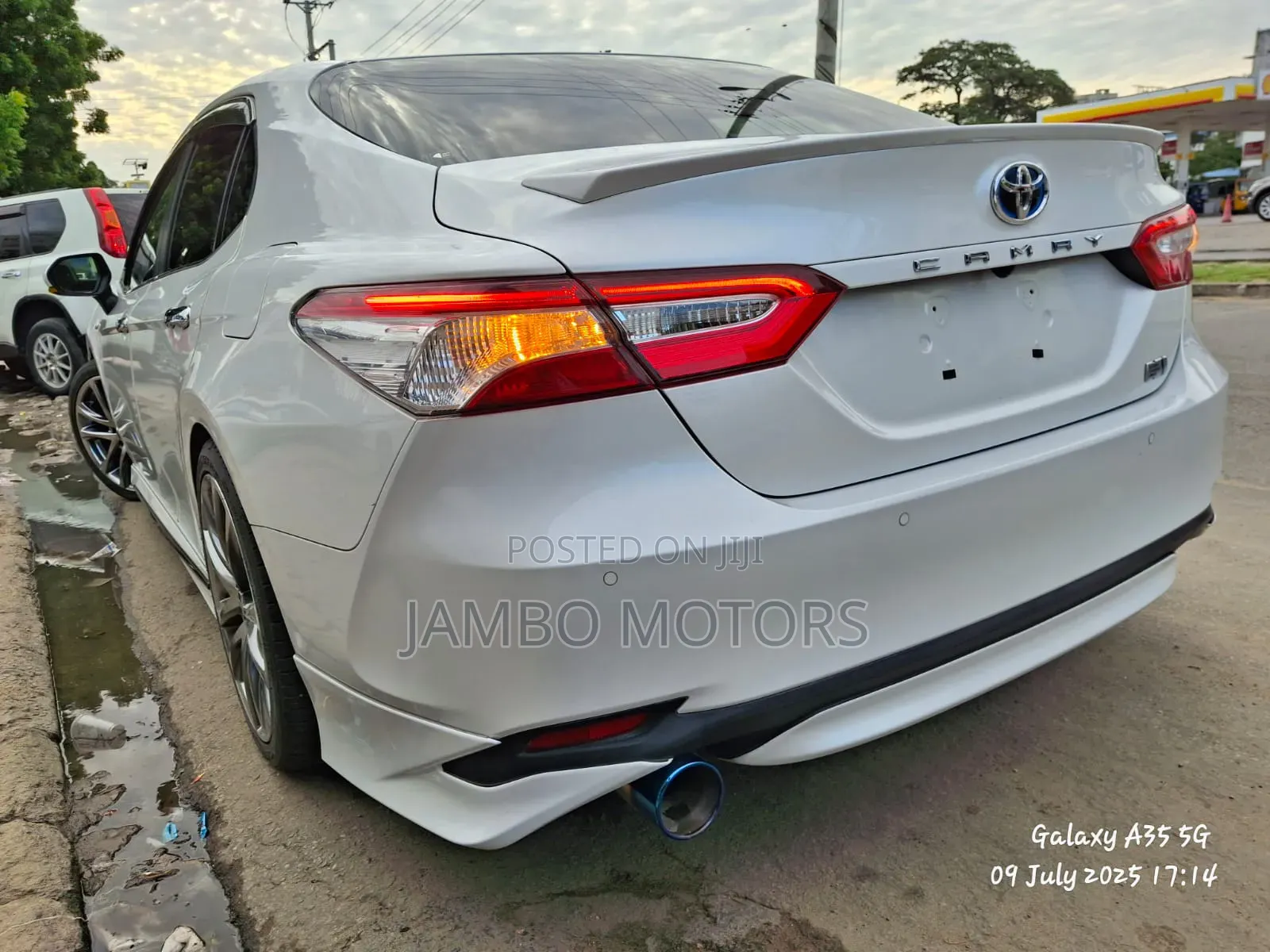 Toyota Camry Hybrid XLE 2023 White