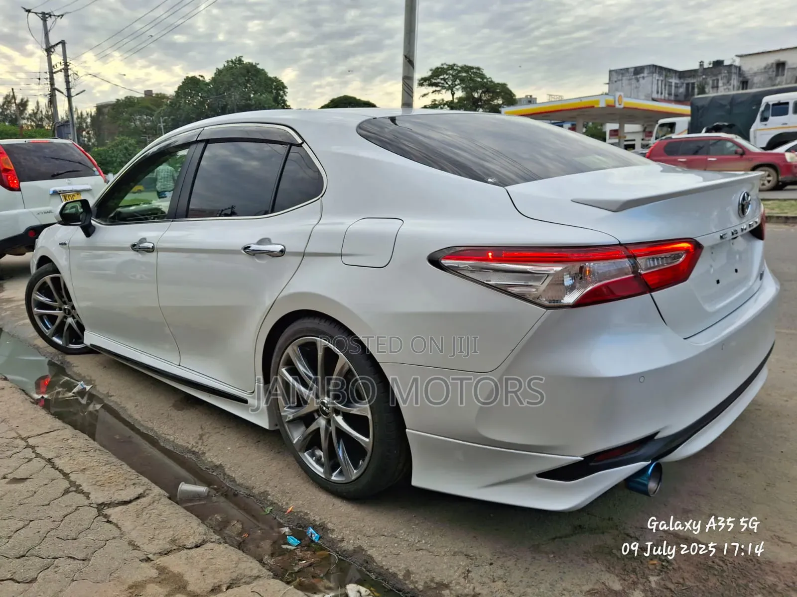 Toyota Camry Hybrid XLE 2023 White