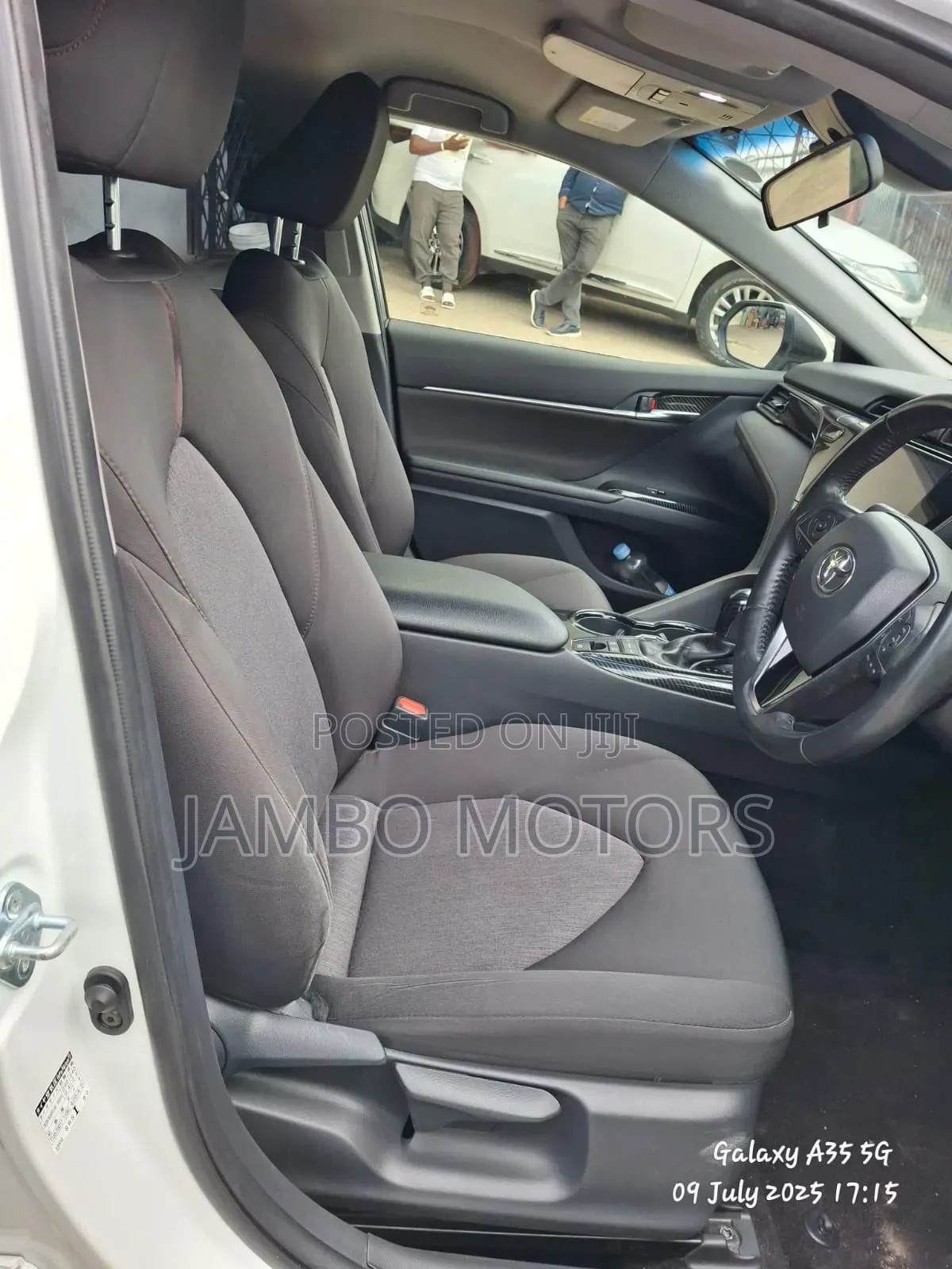 Toyota Camry Hybrid XLE 2023 White