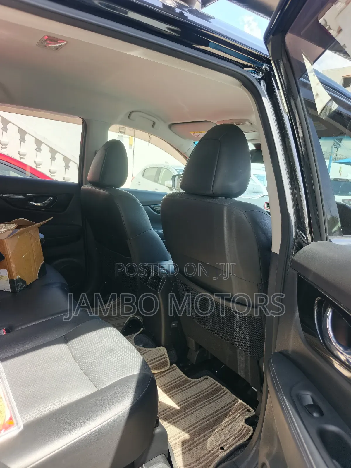 Toyota Camry Hybrid XLE 2023 White