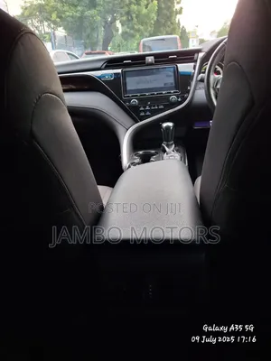 Toyota Camry Hybrid XLE 2023 White