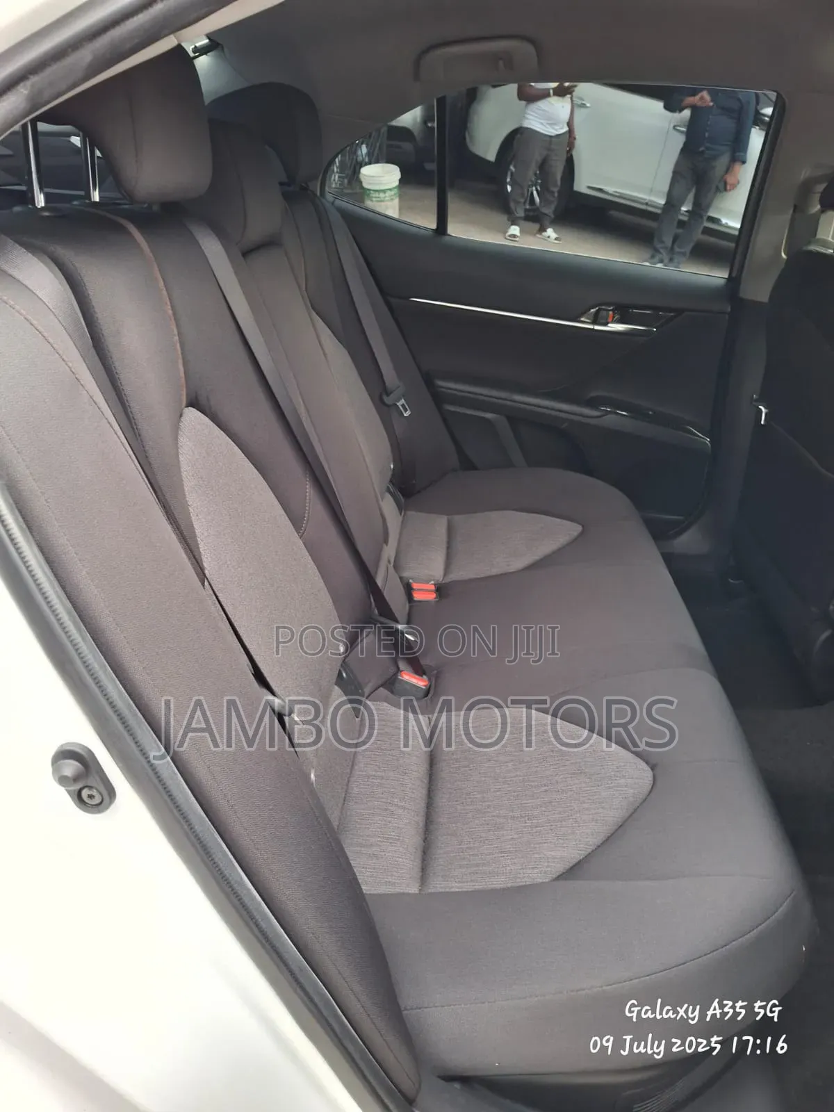 Toyota Camry Hybrid XLE 2023 White