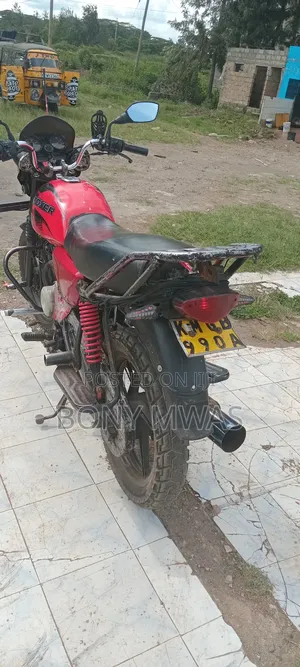 Bajaj Boxer 150 UG 2023 Red