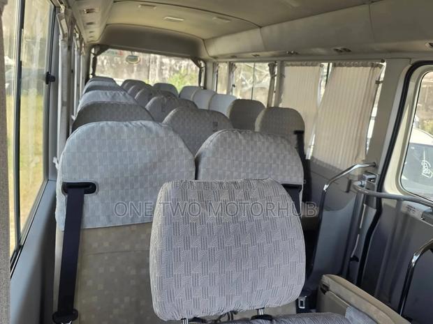 Toyota Coaster 2018 White - thumbnail 4
