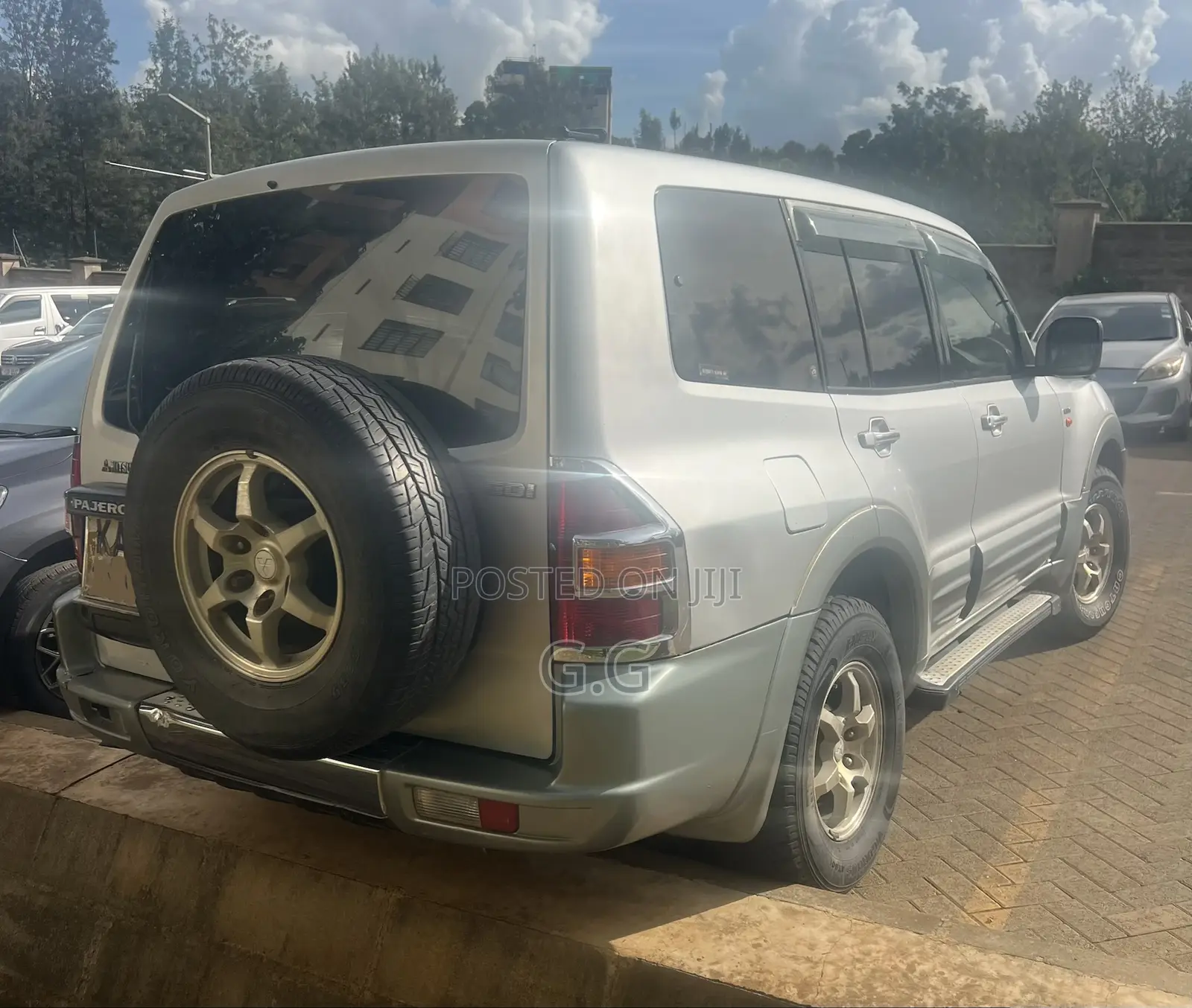 Mitsubishi Pajero 2000 Silver