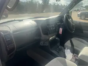 Mitsubishi Pajero 2000 Silver