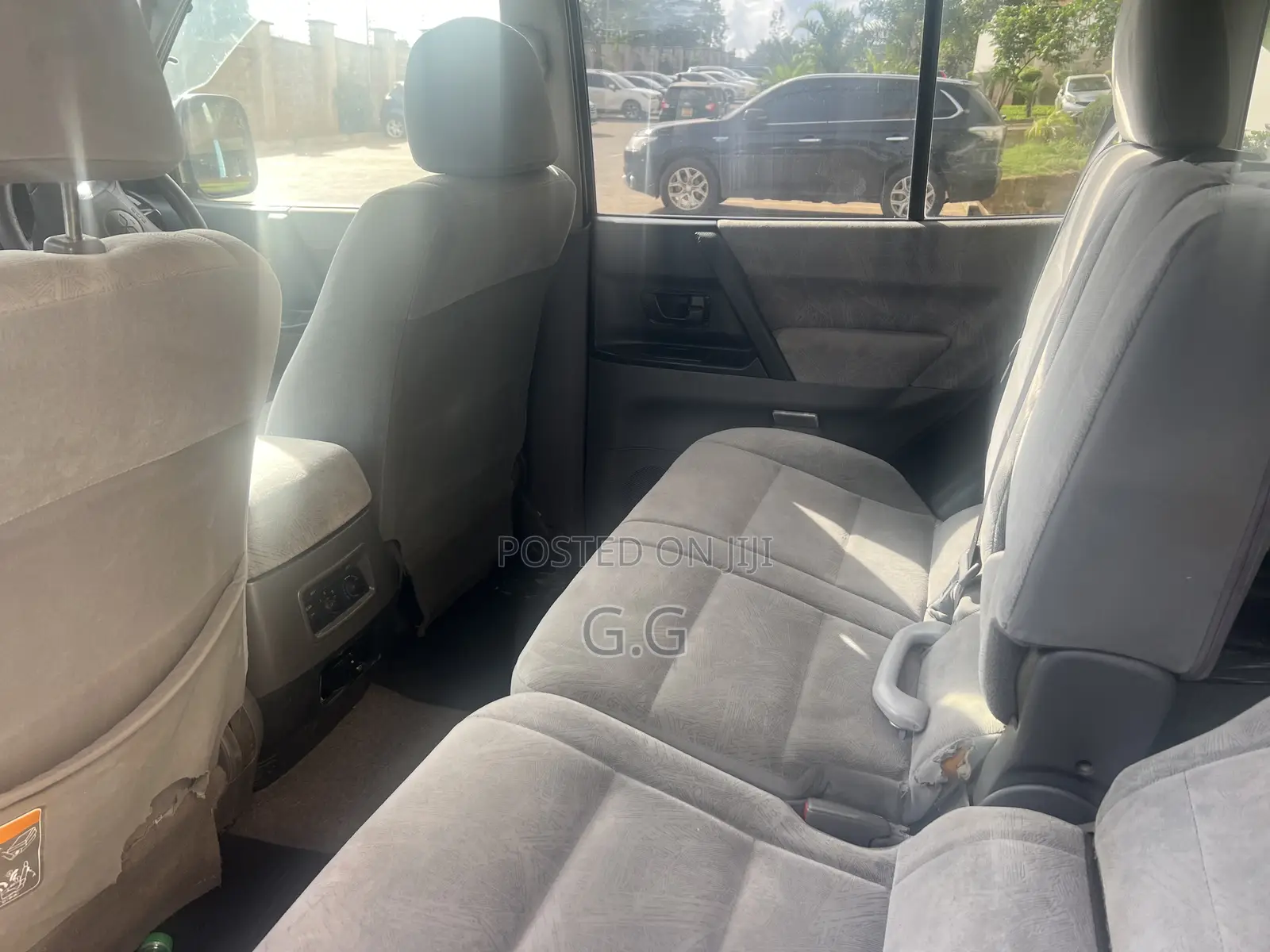Mitsubishi Pajero 2000 Silver