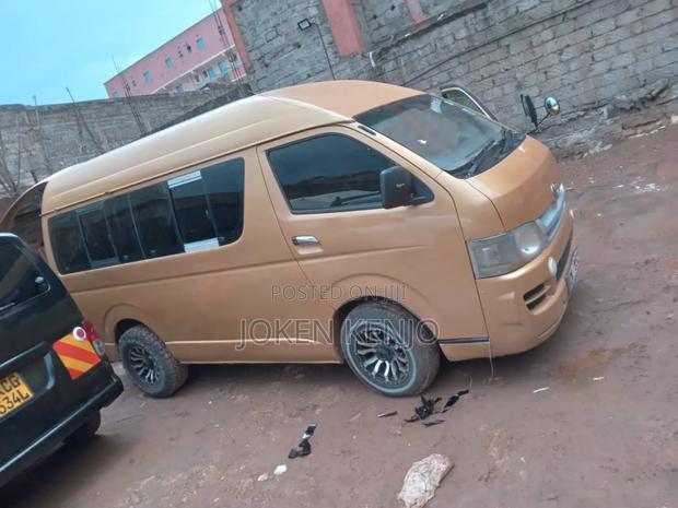 Toyota HiAce 2012 Gold