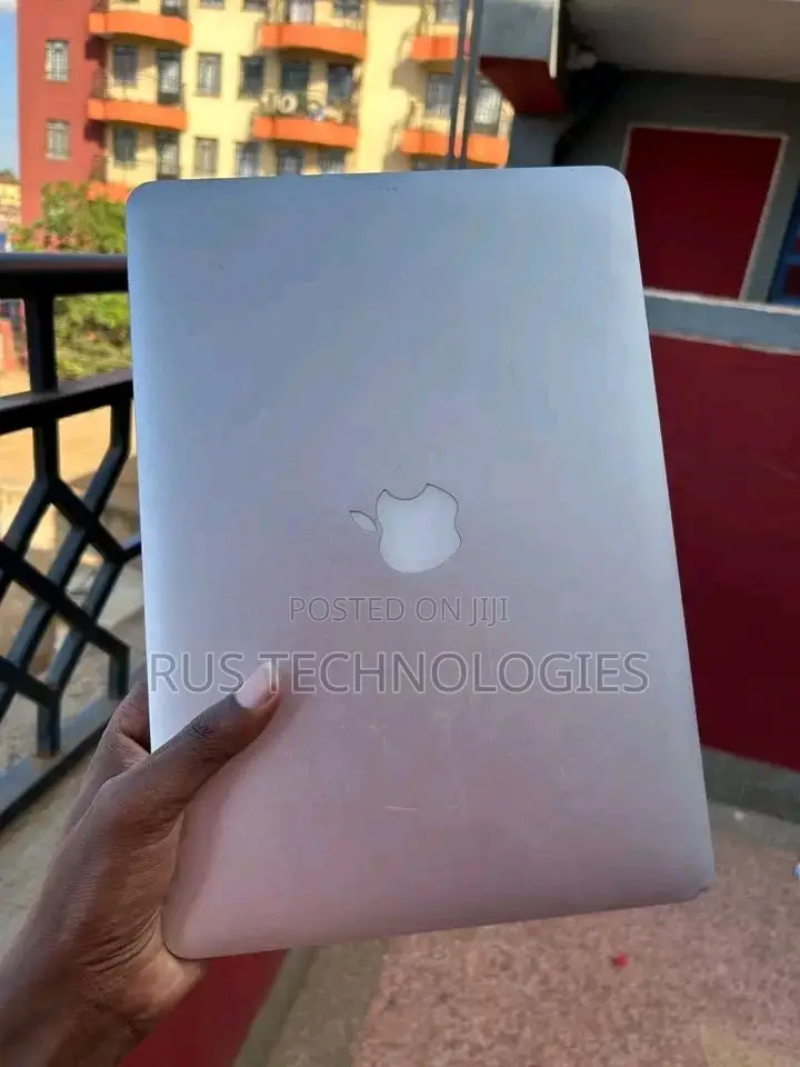 Laptop Apple MacBook 4GB Intel Core i5 SSD 512GB