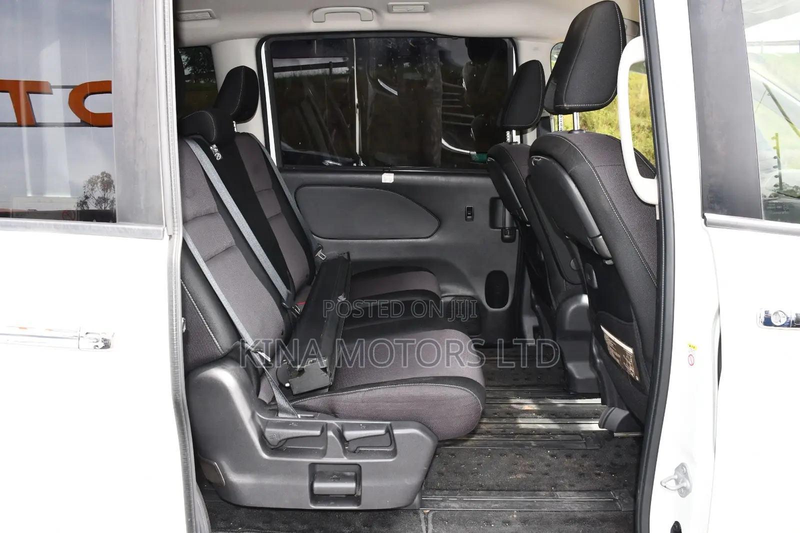 Nissan Serena 2019 Off white