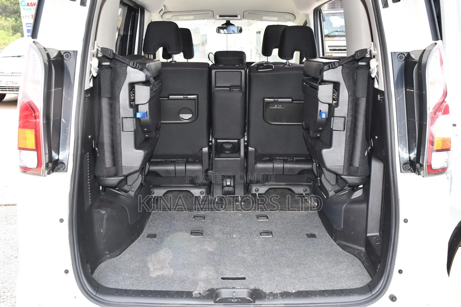 Nissan Serena 2019 Off white