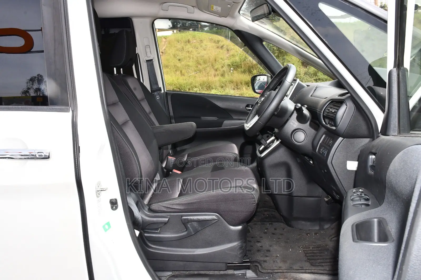 Nissan Serena 2019 Off white