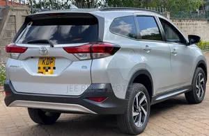 Toyota Rush 2022 Silver