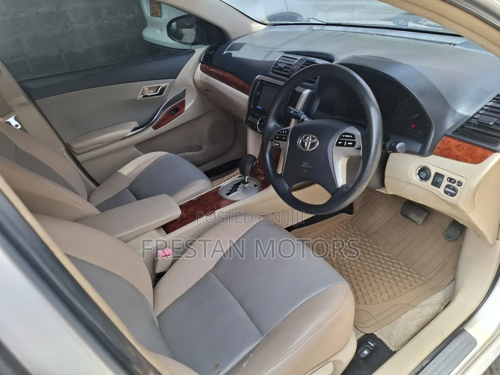 Toyota Premio 2013 Silver
