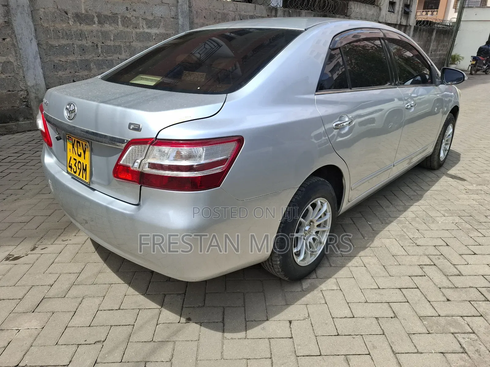 Toyota Premio 2013 Silver